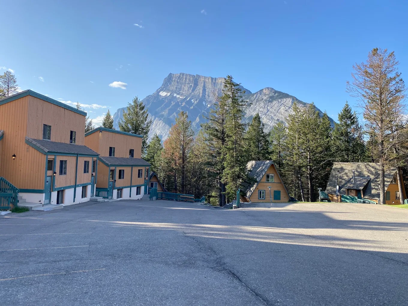 Douglas Fir Resort & Chalets exterior, Tunnel Mountain Drive